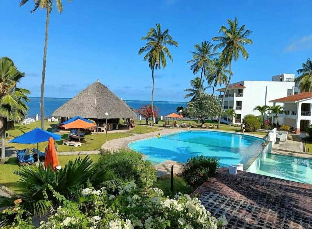 Mombasa Coastal & Safari visual 1