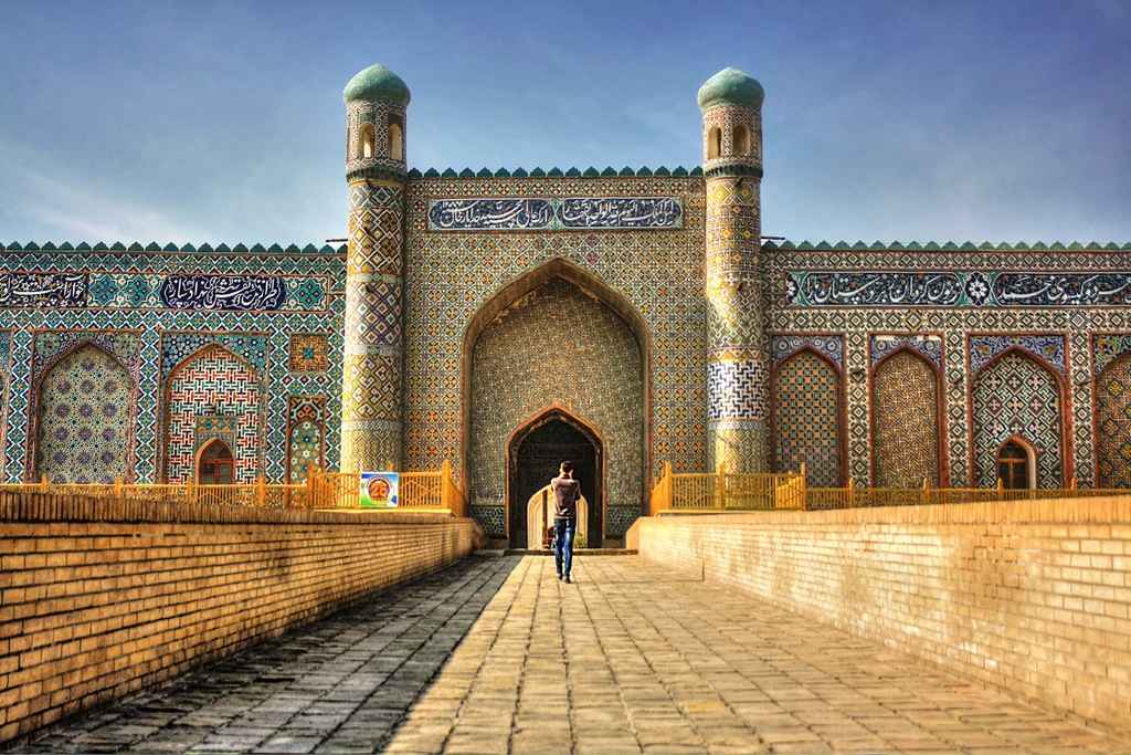 Uzbekistan Tour Package scenic backdrop