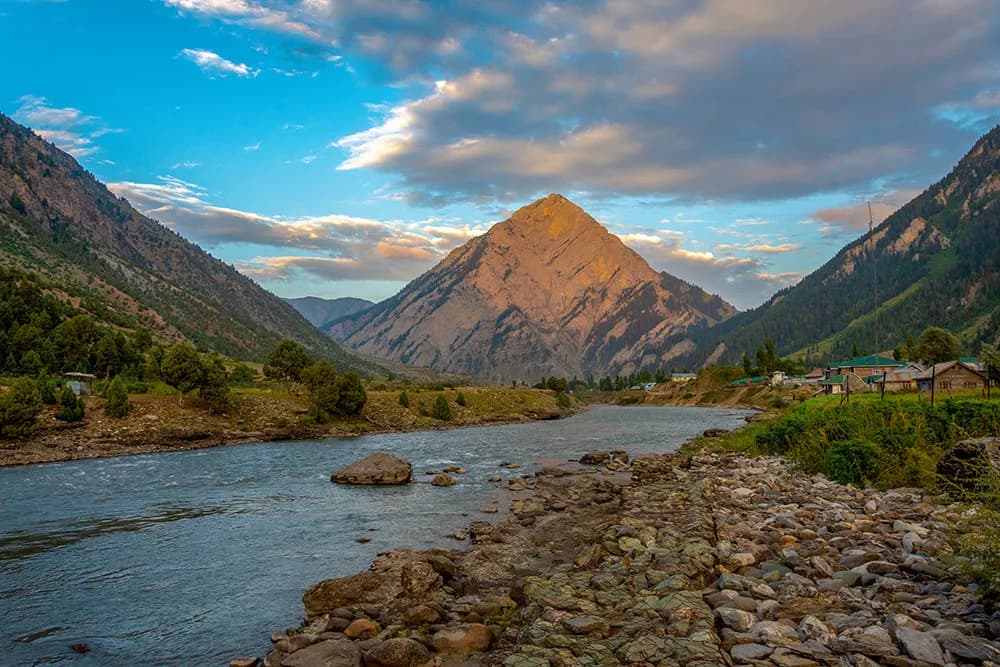 Offbeat Kashmir Tour signature view