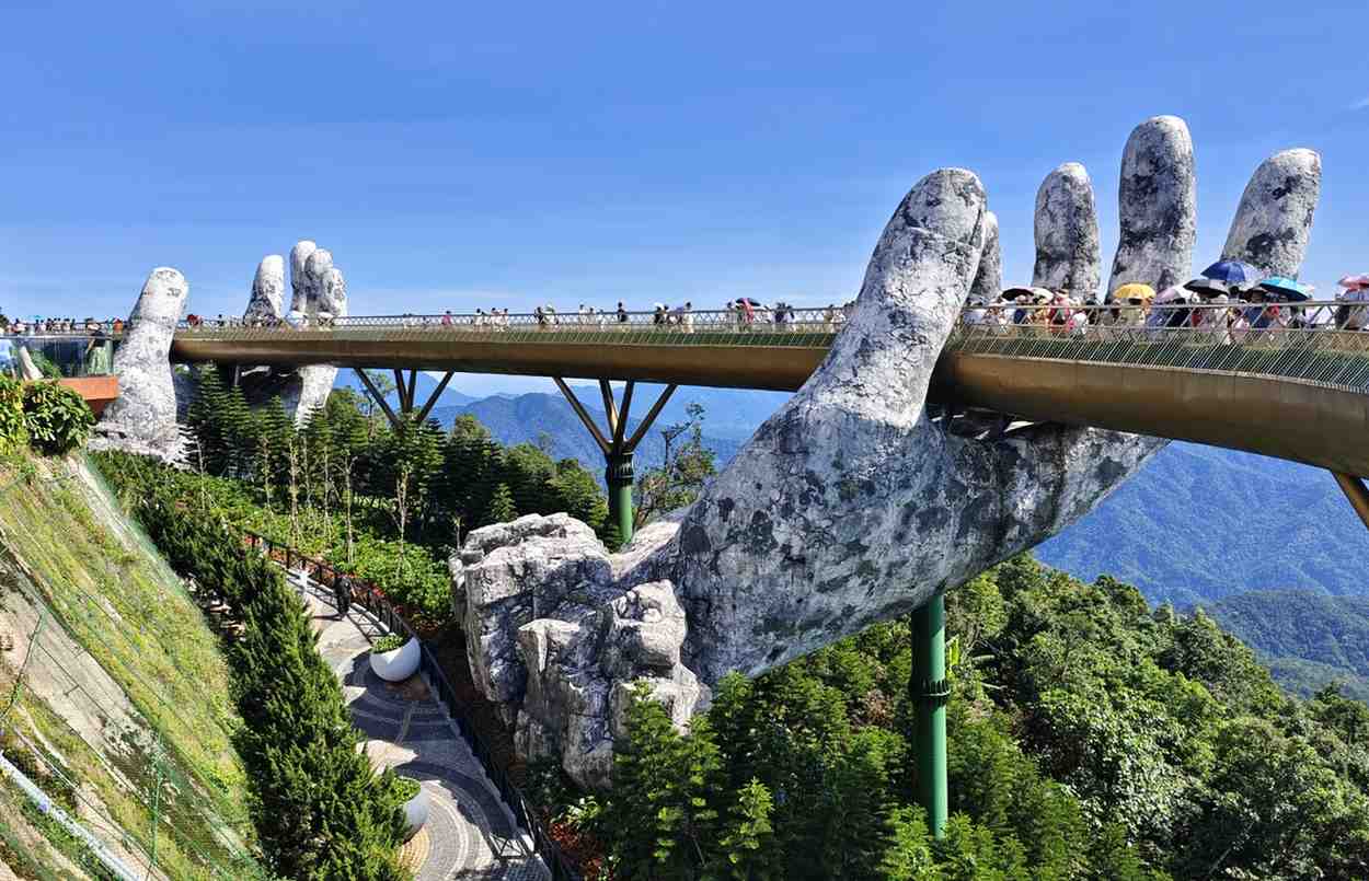 Ba Na Hills Golden Bridge