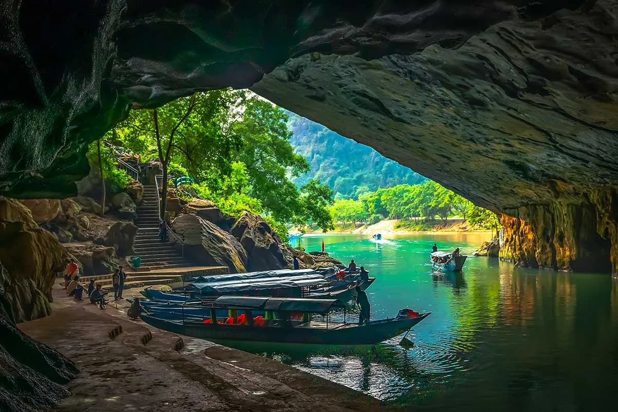 Vietnam Tour Package signature view